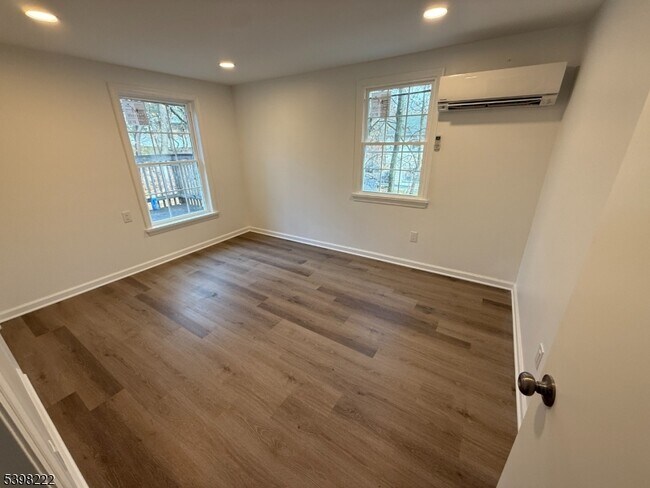 Building Photo - 173 US-46