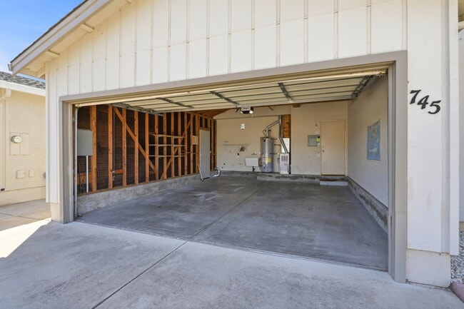 Building Photo - 745 Cedar Dr