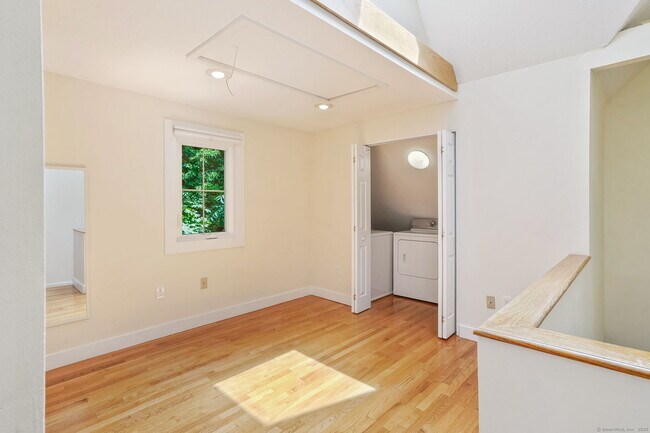 Building Photo - 896 Quinnipiac Ave