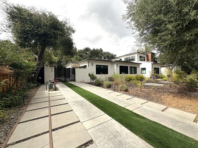 Building Photo - Bright, Modern & Beautiful – 3BR Home in M...