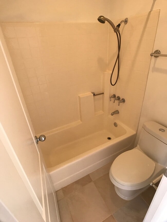 Building Photo - Del Mar Highlands adjacent : Spacious Upgr...