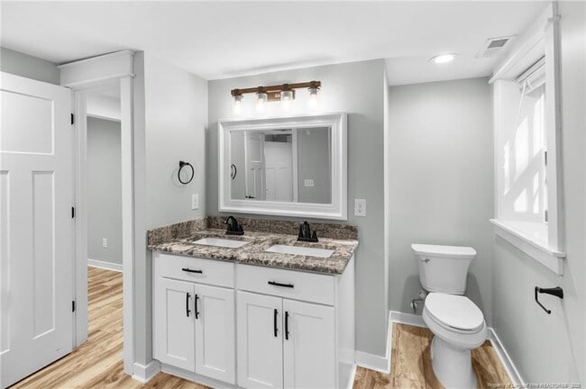 Building Photo - 505 Cross St