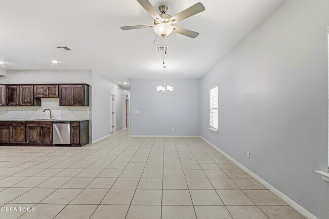 Building Photo - 11500 Summer Dr