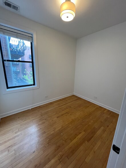 Building Photo - 1320 N Wicker Park Ave