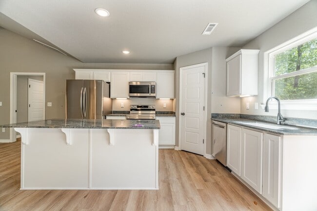 Building Photo - LIKE NEW 3-bedroom 2 bath Home in Bella Vista!!!