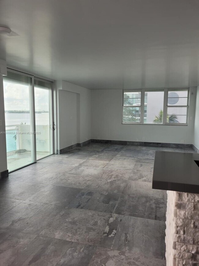 Building Photo - 3301 NE 5th Ave