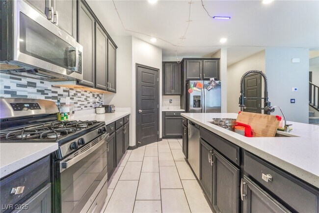 Building Photo - 6829 Stagehand Ave