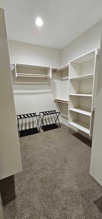 Building Photo - 731 W 6th S St