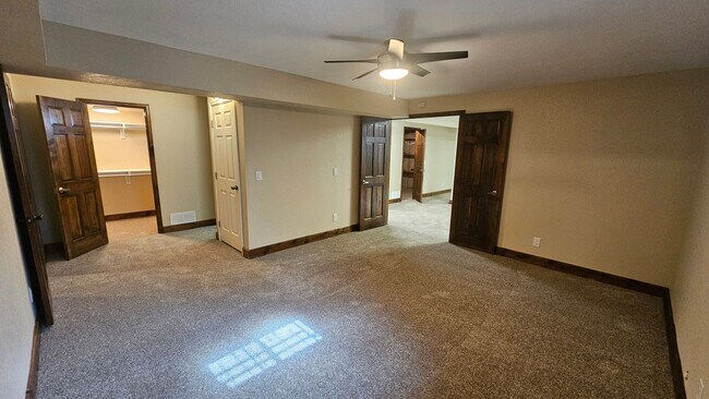 Building Photo - Spacious Townhome with Finished Basement in Westminster