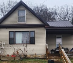 Building Photo - 2744 Pinard St