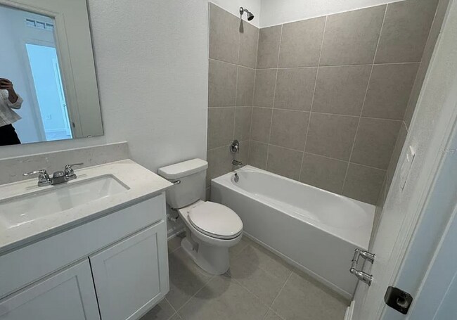 Building Photo - Charming 3-Bed Townhouse Retreat with 2.5 ...