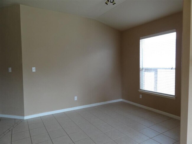 Building Photo - 2535 Marquette Trail