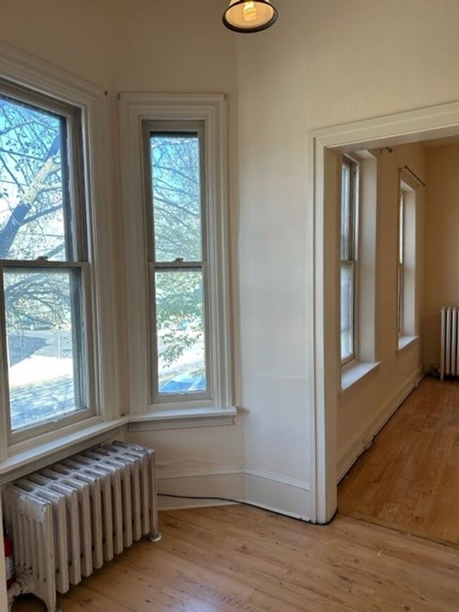 Building Photo - Welcome to our cozy 2nd floor 2-bedroom, 1...