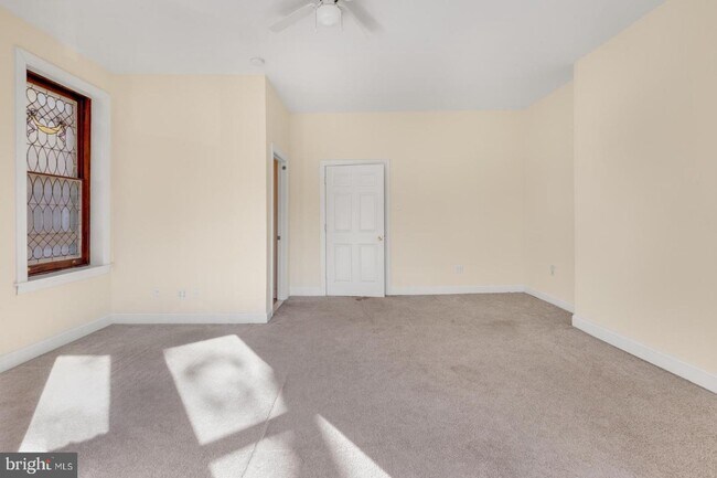 Building Photo - 4841 Cedar Ave