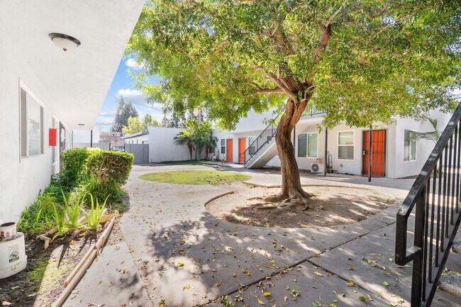 Building Photo - 10442 Lampson Avenue
