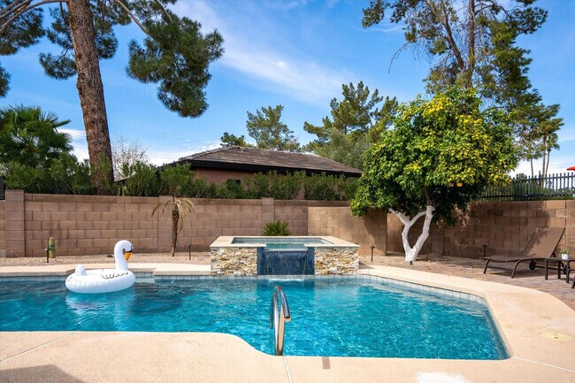 Building Photo - 14836 N Moon Valley Dr