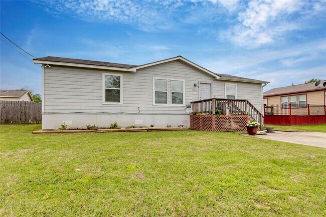Primary Photo - 9651 Oak Hill Dr