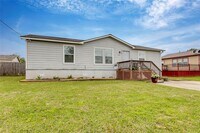 Building Photo - 9651 Oak Hill Dr