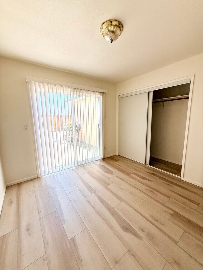 Building Photo - Luxury 1 Bedroom 1 Bathroom Available Now!