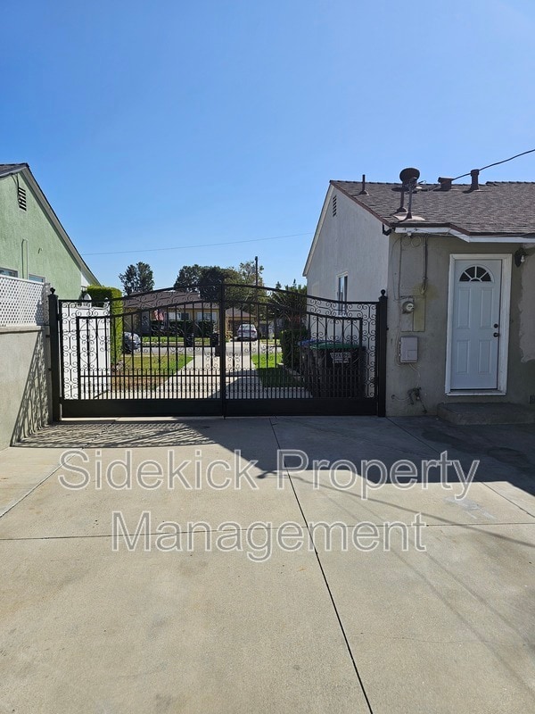 Building Photo - 14115 Oval Dr