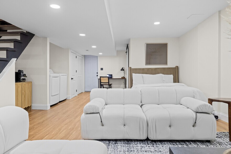 Building Photo - 125 Urell Pl NE