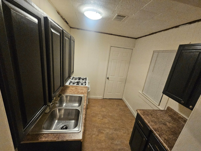 Building Photo - 321 W Elm St