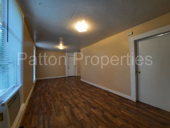 Building Photo - 3202 Colin Kelly Dr
