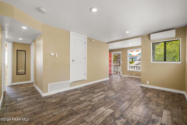 Building Photo - 306 S Virginia St