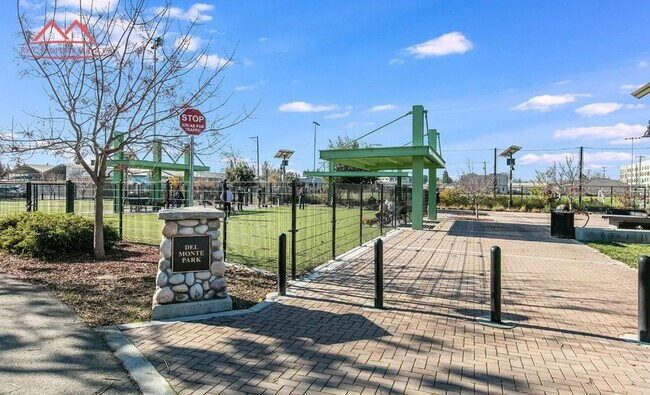 Building Photo - Charming 1 Bedroom/1 Bath Condo with Private Backyard & Double Parking Spaces