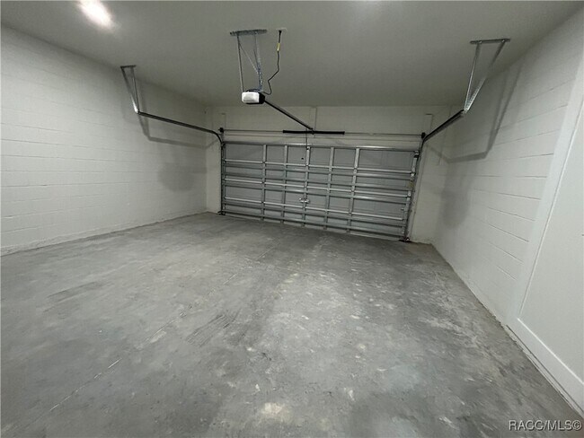 Building Photo - 2097 W Hampshire Blvd