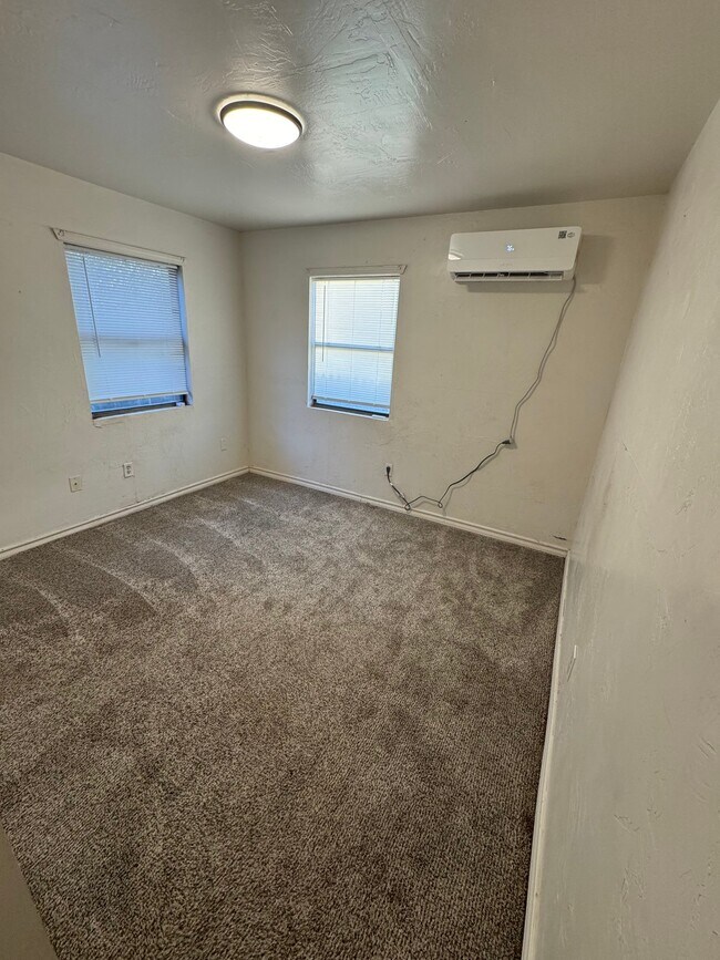 Building Photo - 211 SW 36th Ave