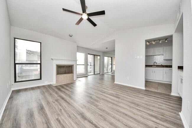 Building Photo - 1818 Augusta Dr