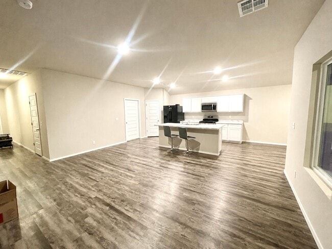 Building Photo - 4 Bed | 2 Bath in Broken Arrow!