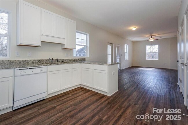 Building Photo - 17905 Delmas Dr