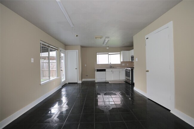 Building Photo - 5115 Summit Lodge Dr