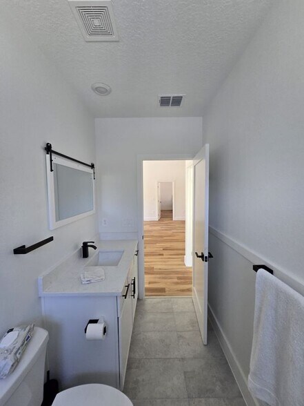 Building Photo - 11670 SE 55th Ln