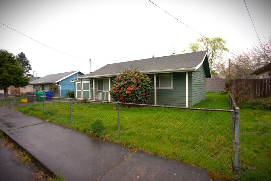 Building Photo - 4627 SE 86th Ct