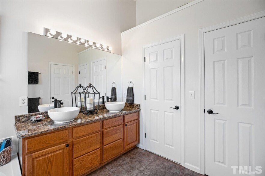 Building Photo - 6213 Brielson Pl