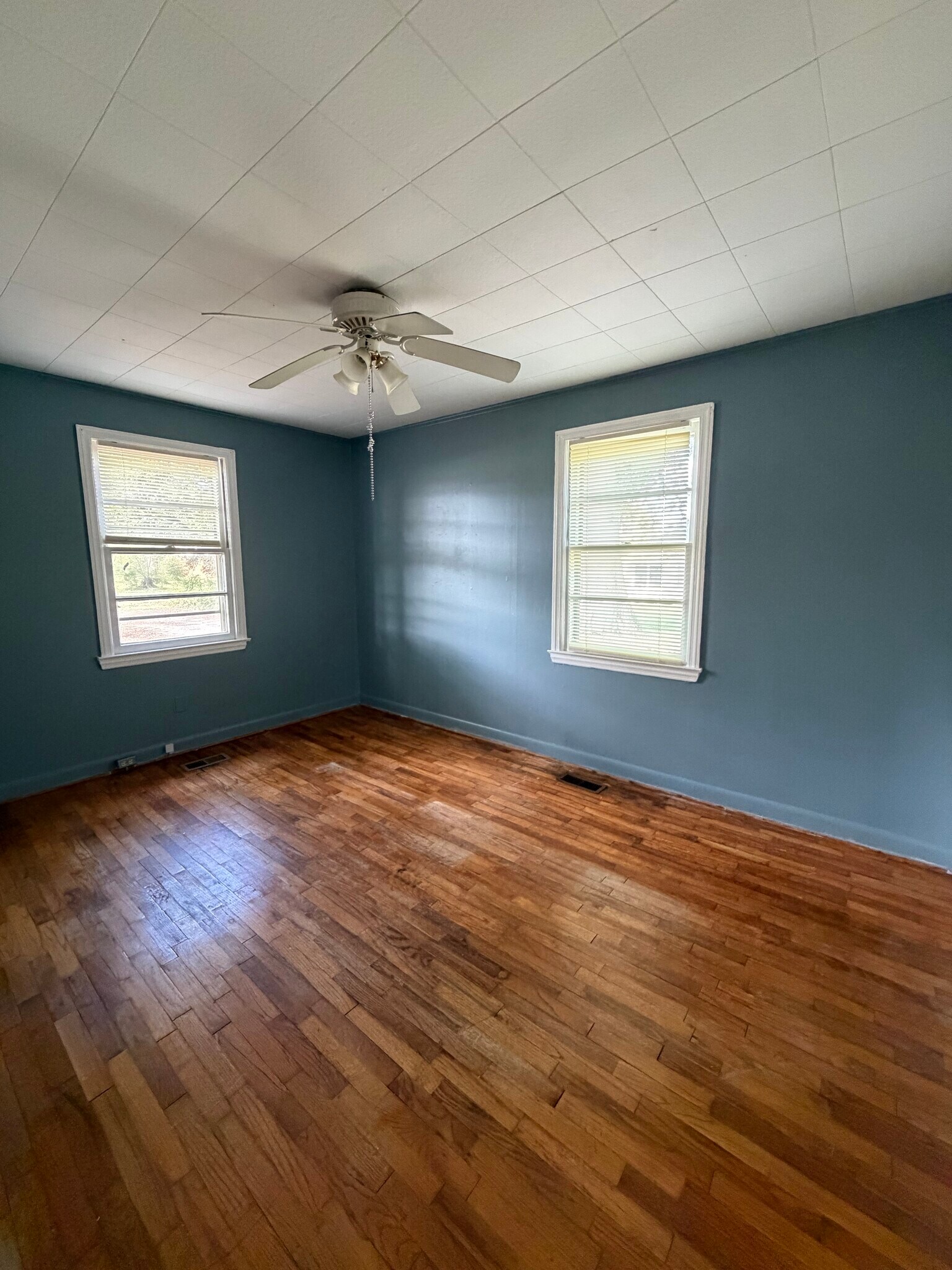 Building Photo - 708 Springfield Rd