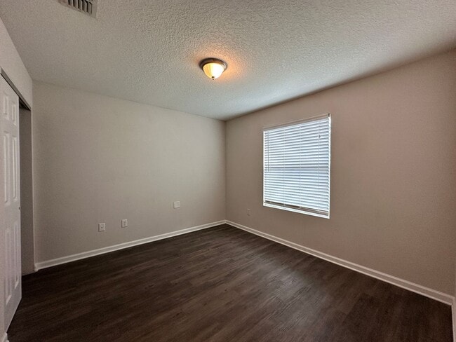 Building Photo - Four Bedroom Home on Belfort Rd.