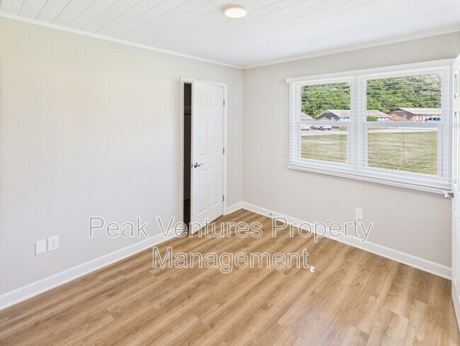 Building Photo - 312 Eunice Dr