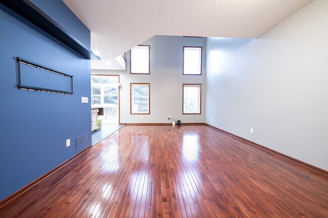 Building Photo - 5128 Yuma Ln N