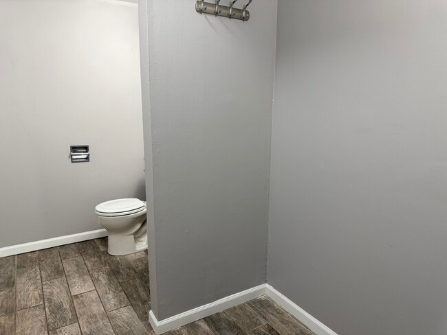 Building Photo - 282 Sioux Dr