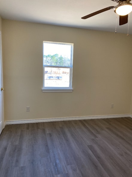 Building Photo - 241 Private Rd