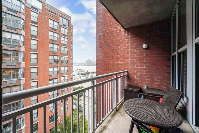 Building Photo - 1125 Maxwell Ln