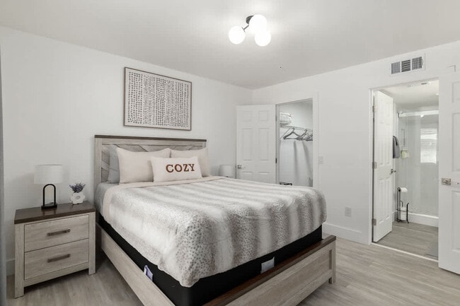 Building Photo - 2360 SW Archer Rd