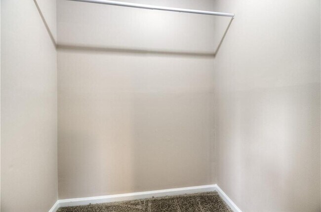 Building Photo - 420 Poplar Glen Ct