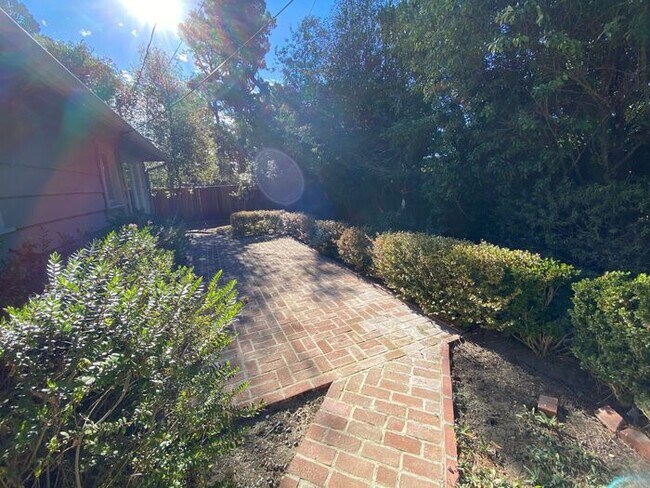Building Photo - 4110 El Bosque Dr