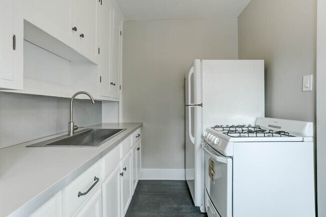 Building Photo - Fabulous Renovated Studio w/ Restored Vintage Details