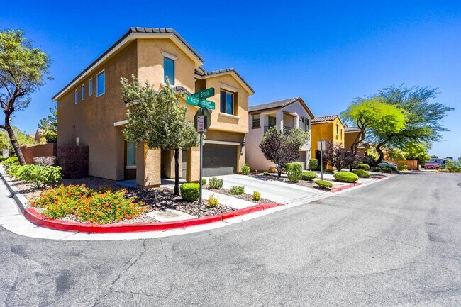 Building Photo - 3 Bed, Den and Loft West Las Vegas Beauty